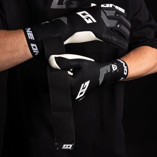ONE OG1 Midnight Martin Dúbravka's Goalkeeper Glove - Image 3